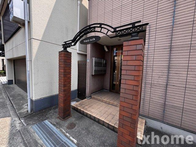 アンソレイエ・シャンブルのエントランス|落ち着いたエントランスです
