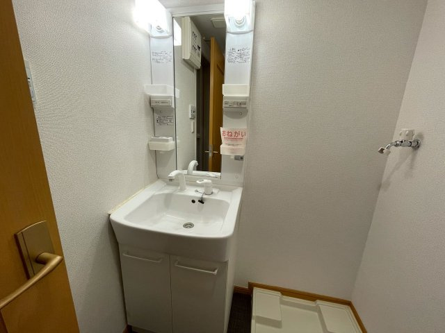 洗面所内に洗濯機置場あり!
