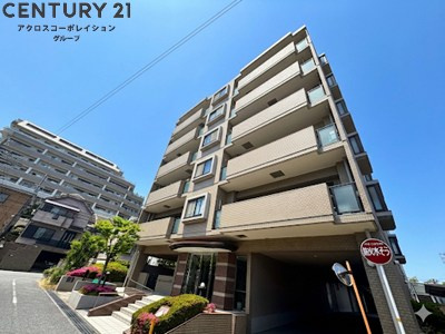 敷地内に屋根付き駐車場あり