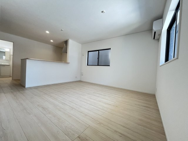 【居間・リビング】 | 糟屋郡粕屋町阿恵第1　1号棟（全2棟）【仲介手数料無料・0円】 | 施工例。施工例は完成時と異なる場合があります。