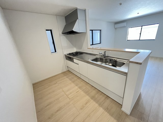 【キッチン】 | 糟屋郡粕屋町阿恵第1　1号棟（全2棟）【仲介手数料無料・0円】 | 施工例。施工例は完成時と異なる場合があります。