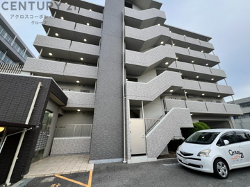 オートロック、TVインターホン完備☆敷地内駐車場あります♪