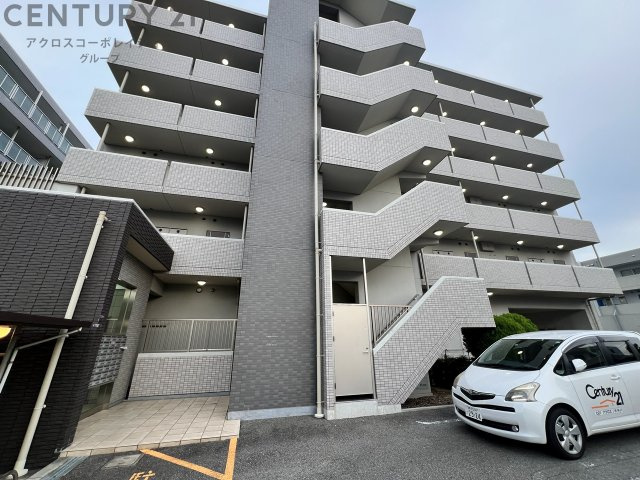 オートロック、TVインターホン完備☆敷地内駐車場あります♪