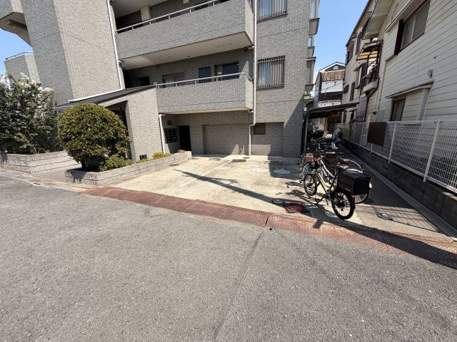 リバーサイドテラスの駐車場