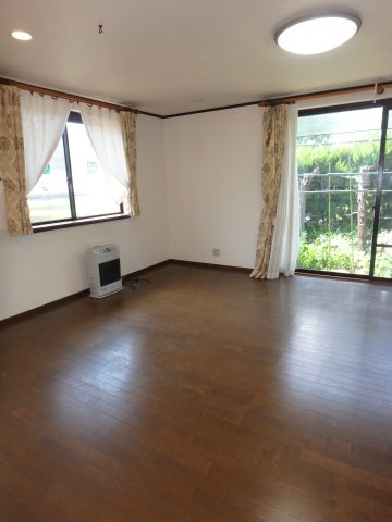 鶴ヶ島市松ヶ丘中古戸建の居間・リビング