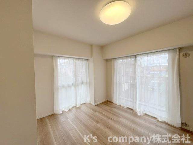●藤沢市宮原　藤沢長後スカイハイツの洋室|洋室6.2帖◇2面採光の明るいお部屋◇お子様のお部屋にもお勧めです◇