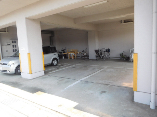 ツインヒルズ・広畑の駐車場
