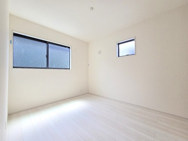 青梅市末広町1丁目　全２棟の洋室