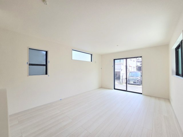 青梅市末広町1丁目　全２棟の居間・リビング