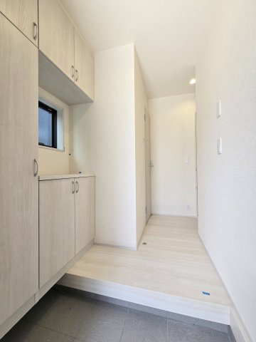青梅市末広町1丁目　全２棟の玄関