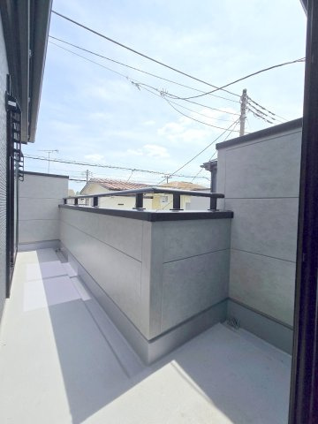 青梅市末広町1丁目　全２棟のバルコニー