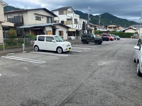 ガーデンライラックの駐車場