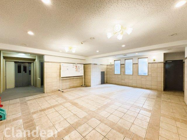 フィオーレお花茶屋のロビー|ドキドキの新生活も、安心してスタート。ぴったりの住まいを見つけませんか？クランディアが一緒に住まい選びをサポートします‼　まずは、お気軽にお問合せください　＃クランディア