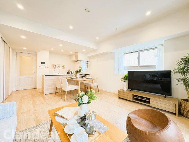 フィオーレお花茶屋の居間・リビング|ドキドキの新生活も、安心してスタート。ぴったりの住まいを見つけませんか？クランディアが一緒に住まい選びをサポートします‼　まずは、お気軽にお問合せください　＃クランディア