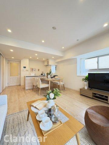 フィオーレお花茶屋の居間・リビング|ドキドキの新生活も、安心してスタート。ぴったりの住まいを見つけませんか？クランディアが一緒に住まい選びをサポートします‼　まずは、お気軽にお問合せください　＃クランディア