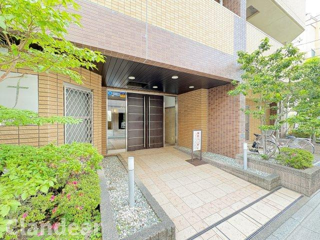フィオーレお花茶屋のエントランス|ドキドキの新生活も、安心してスタート。ぴったりの住まいを見つけませんか？クランディアが一緒に住まい選びをサポートします‼　まずは、お気軽にお問合せください　＃クランディア