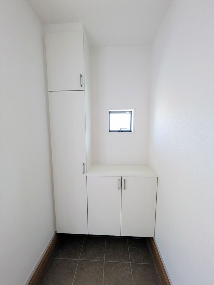 大津市一里山6丁目1期　新築戸建の玄関