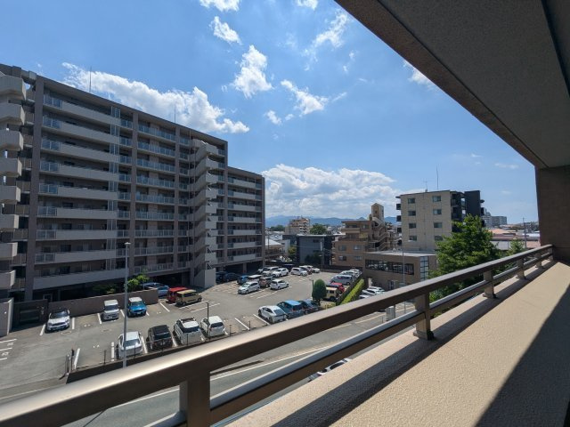 【展望】 | コアマンション城南ネクステージ | 南向きバルコニーで日当たり、通風良好です。前面の近距離に遮蔽物もなく開放感があります♪