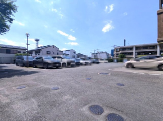 【駐車場】 | 敷地内駐車場は１台分確保しています（月額８０００円）。屋根はありませんが要望の多い平置き自走式です♪