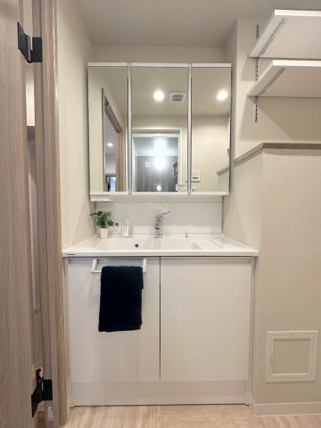 日商岩井北浦和マンション B棟の独立洗面台|独立洗面化粧台付き