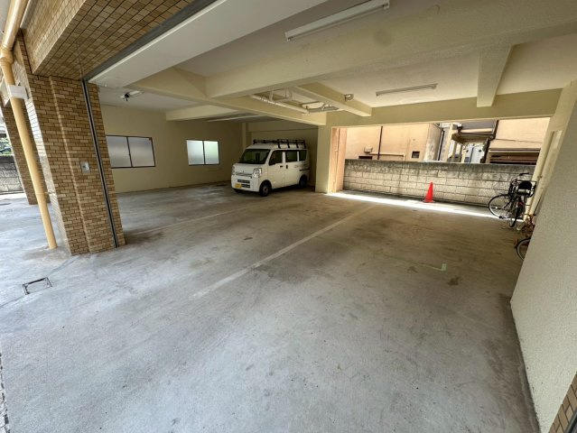 パークホーム王子の駐車場