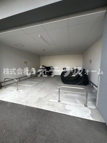 セレニテ神戸ミラクノールの駐車場