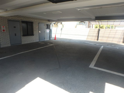 【駐車場】 | フェイバリー甲東園Ⅱ | 車をお持ちの方に嬉しい駐車場付きの物件です