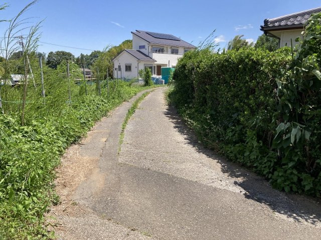 鴻巣市原馬室　売地の前面道路含む現地写真