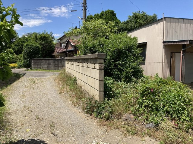 鴻巣市原馬室　売地の前面道路含む現地写真