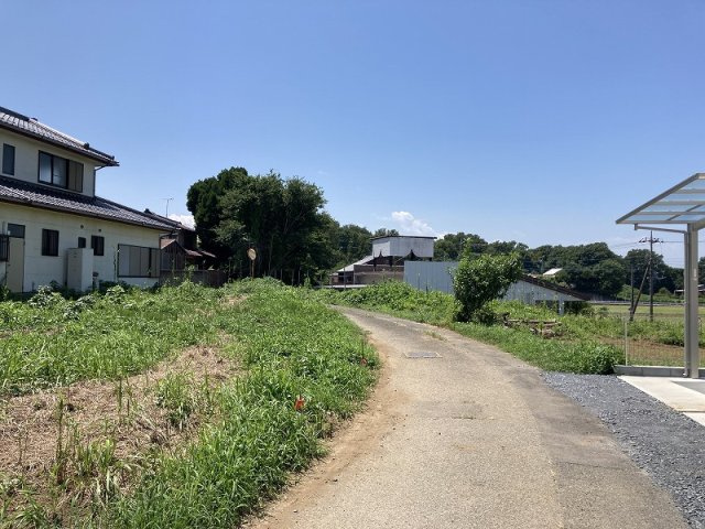 鴻巣市原馬室　売地の前面道路含む現地写真|北側道路