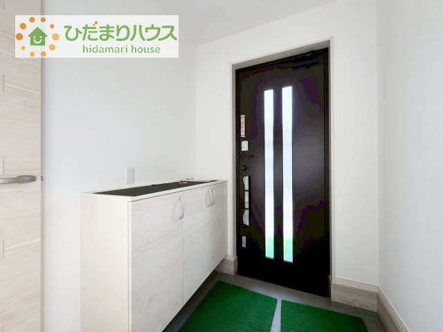 【玄関】 | 筑西市乙第1期　新築戸建　2号棟 | 丁度良い靴箱のサイズ♪これだけあれば家族全員の靴がしまえてスッキリ(^O^)
