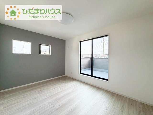 【寝室】 | 筑西市乙第1期　新築戸建　2号棟 | バルコニーに面していて、たっぷり光りの入る明るい主寝室です！