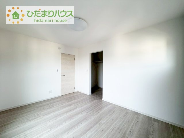 【寝室】 | 筑西市乙第1期　新築戸建　2号棟 | 広めの主寝室は、ベッドの他にもパソコンデスクやドレッサーなども置けちゃいます(*^-^*)