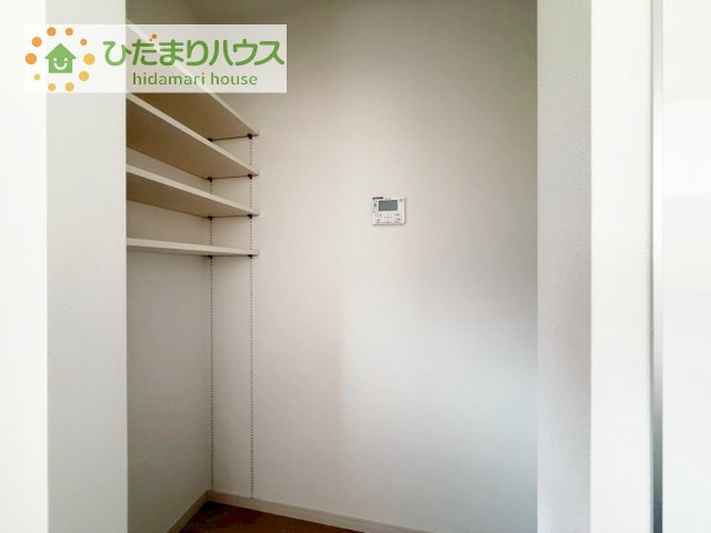 【収納】 | 筑西市乙第1期　新築戸建　2号棟 | キッチン横のパントリー収納は、非常時の飲食物のストックもしっかりできますね♪
