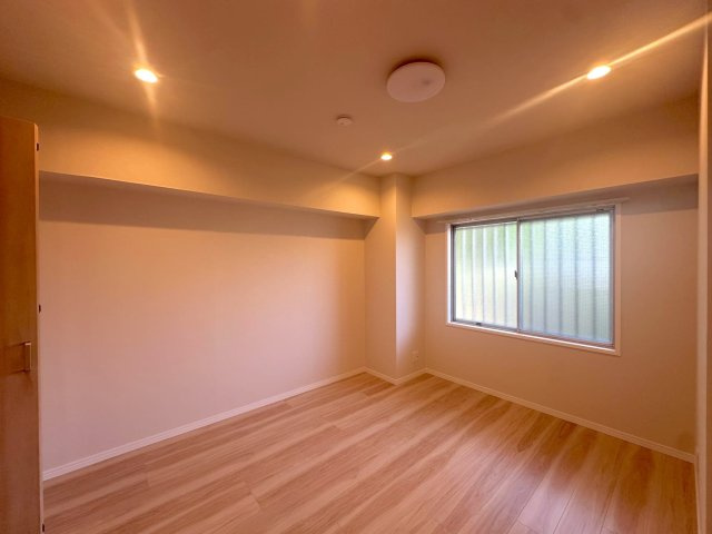 日商岩井北浦和マンション B棟の洋室|使い勝手のいい洋室です