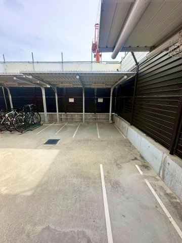 グレータ美章園の駐車場
