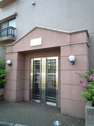 ロイヤルアメニティー中板橋のエントランス