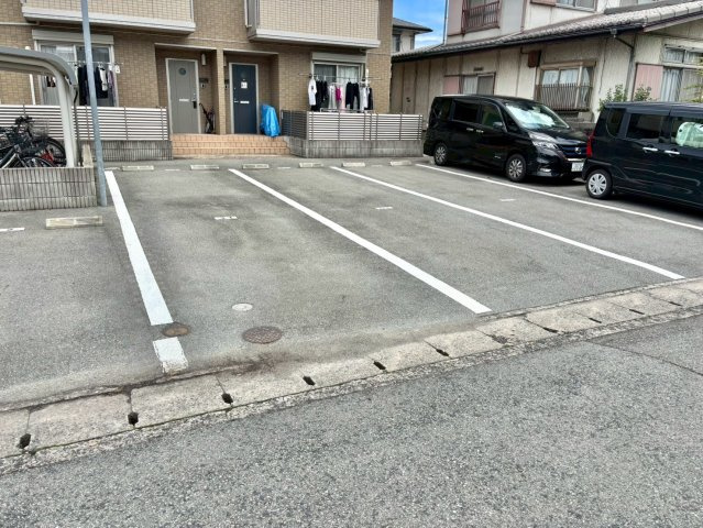 エクセレントの駐車場