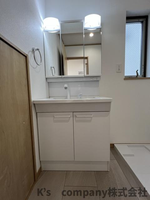 ◎茅ヶ崎市甘沼　中古戸建のキッチン|同時進行ができる3口コンロ♪
