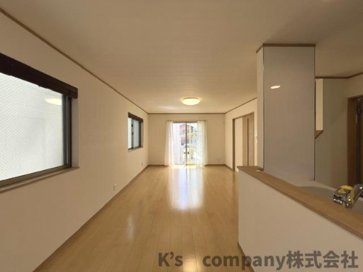 ●茅ヶ崎市甘沼　中古戸建の居間・リビング|ご家族が集まるリビングスペース♪