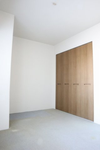 サーパス南末広弐番館の収納|洋室のクローゼット