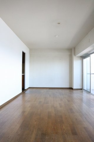 サーパス南末広弐番館の居間・リビング