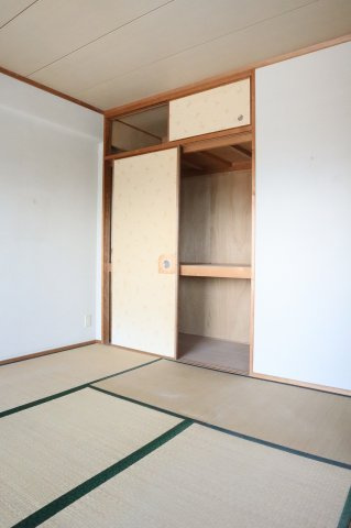 サーパス南末広弐番館の和室