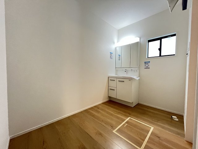 【洗面所】 | 福岡市南区屋形原3丁目5期　1号棟（全1棟）【仲介手数料無料・0円】 | 施工例。施工例は完成時と異なる場合があります。