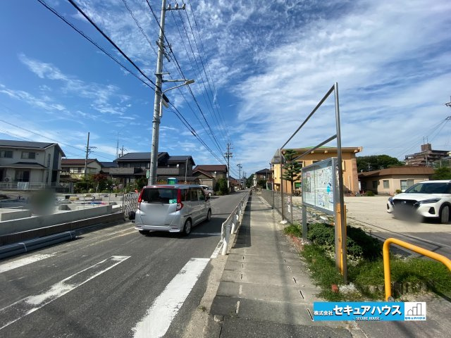 【同施工物件ご案内可能】東海市名和町岡前　全２棟の前面道路含む現地写真|事前予約にて現地ご見学いただけます！お気軽にお問い合わせください♪
■株式会社　セキュアハウス■
住宅ローンに強く、知識、経験豊富なスタッフ在籍
お客様に寄り添い、ご成約後もサポート致します。