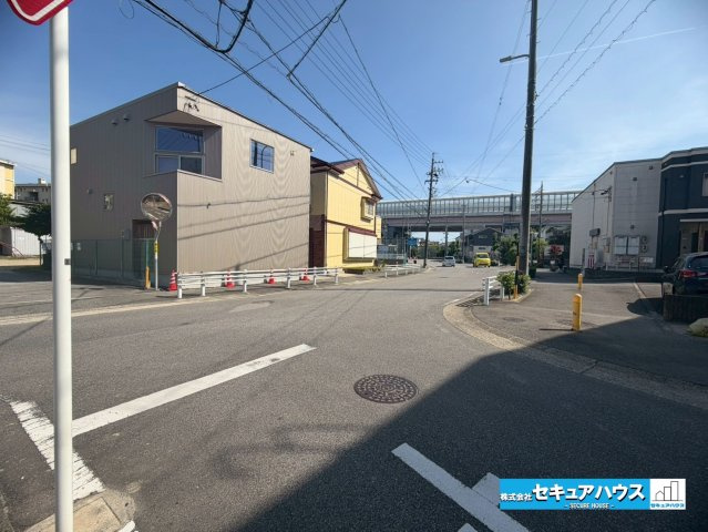 【同施工物件ご案内可能】東海市名和町岡前　全２棟の前面道路含む現地写真|事前予約にて現地ご見学いただけます！お気軽にお問い合わせください♪
■株式会社　セキュアハウス■
住宅ローンに強く、知識、経験豊富なスタッフ在籍
お客様に寄り添い、ご成約後もサポート致します。