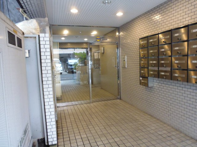 ランドピア西浅草のエントランス