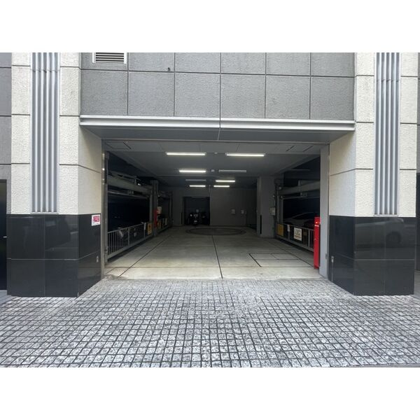 ヴァンデュールアッシュ南船場の駐車場