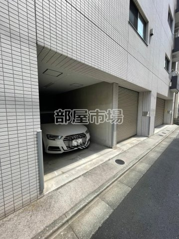 レシオ　イシワラの駐車場