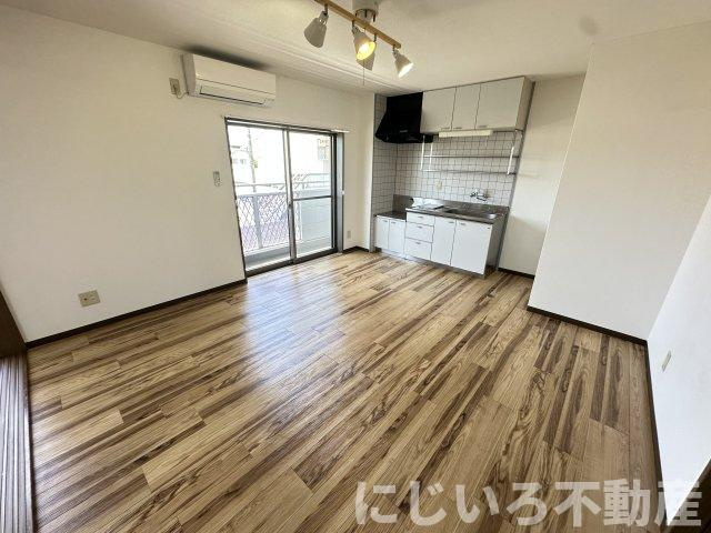 シャンゼリゼ壱番館の居間・リビング